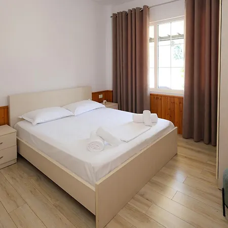 Apartament Swimming Pool - Enmar Berat 1 Uznove